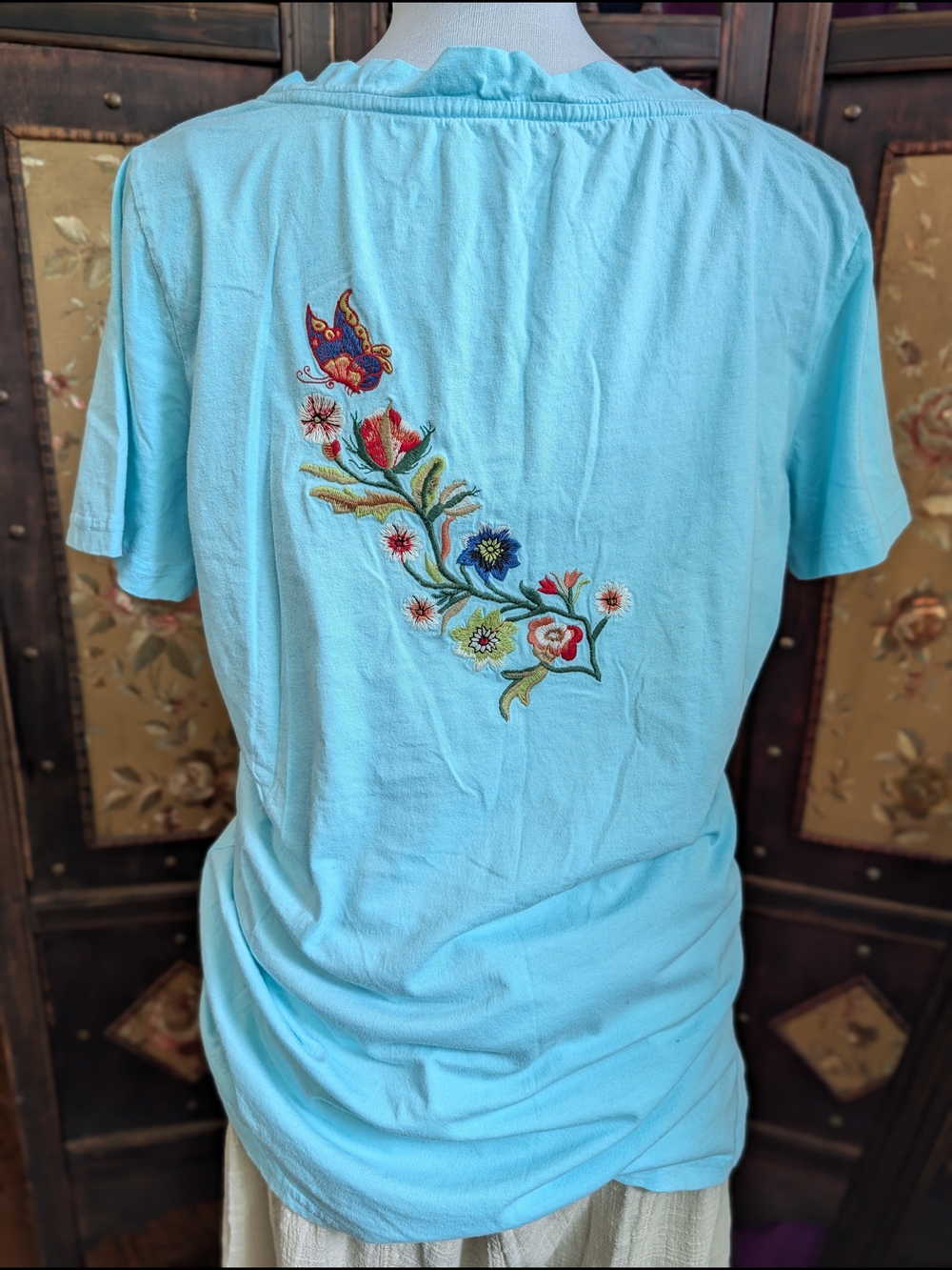 Embroidered V-Neck Floral Tee Medium M Light Blue Cotton Lightweight Feminine - Picture 3 of 7